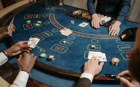 Meja Crazy Time dengan layar bonus dan multiplier interaktif